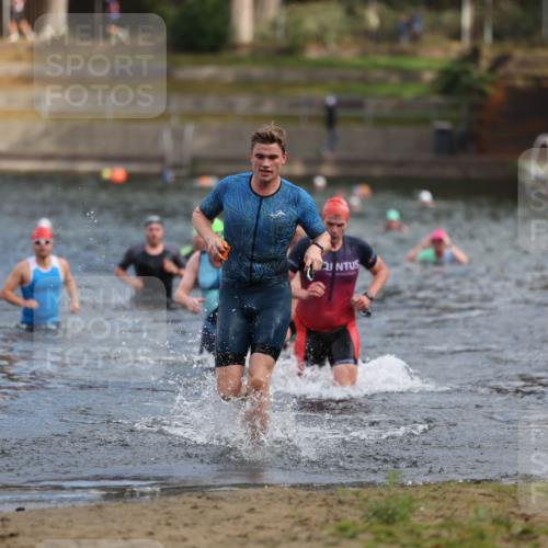 14.09.2025 - Stadtparktriathlon Michael Strokosch http://msf.ph/oto/8871380 14.09.2025 11:33:13 Schwimmen 1058, 1060, 1120 meine-sportfotos.de