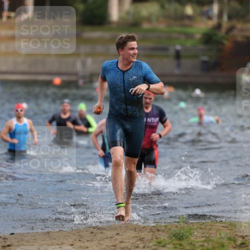 14.09.2025 - Stadtparktriathlon Michael Strokosch http://msf.ph/oto/8871385 14.09.2025 11:33:14 Schwimmen 1058, 1060, 1079, 1120 meine-sportfotos.de