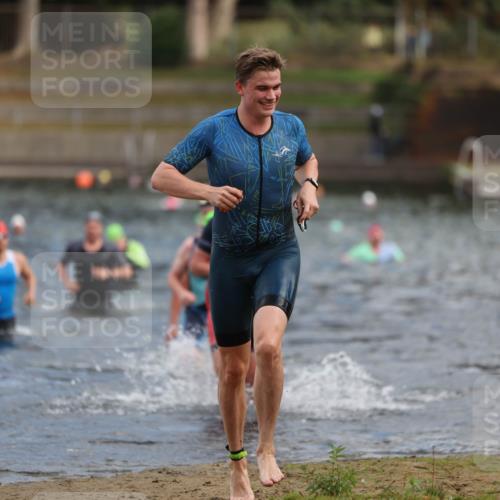 14.09.2025 - Stadtparktriathlon Michael Strokosch http://msf.ph/oto/8871388 14.09.2025 11:33:15 Schwimmen 1058, 1060, 1079, 1120 meine-sportfotos.de