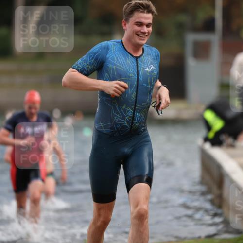 14.09.2025 - Stadtparktriathlon Michael Strokosch http://msf.ph/oto/8871394 14.09.2025 11:33:16 Schwimmen 1058, 1060, 1078, 1079, 1120 meine-sportfotos.de