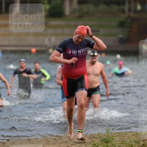 14.09.2025 - Stadtparktriathlon Michael Strokosch http://msf.ph/oto/8871401 14.09.2025 11:33:18 Schwimmen 1058, 1060, 1078, 1079, 1120 meine-sportfotos.de