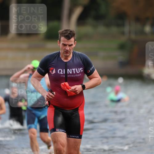 14.09.2025 - Stadtparktriathlon Michael Strokosch http://msf.ph/oto/8871409 14.09.2025 11:33:20 Schwimmen 1058, 1060, 1078, 1079, 1108, 1120 meine-sportfotos.de