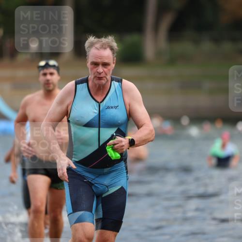 14.09.2025 - Stadtparktriathlon Michael Strokosch http://msf.ph/oto/8871423 14.09.2025 11:33:23 Schwimmen 1058, 1060, 1078, 1079, 1108 meine-sportfotos.de
