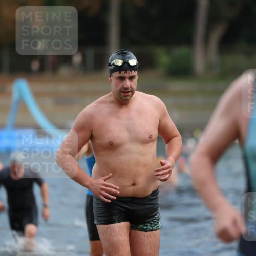 14.09.2025 - Stadtparktriathlon Michael Strokosch http://msf.ph/oto/8871430 14.09.2025 11:33:25 Schwimmen 1058, 1060, 1078, 1079, 1108 meine-sportfotos.de