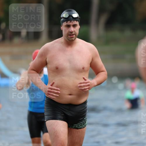 14.09.2025 - Stadtparktriathlon Michael Strokosch http://msf.ph/oto/8871433 14.09.2025 11:33:26 Schwimmen 1022, 1060, 1078, 1079, 1108 meine-sportfotos.de