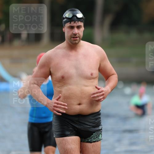 14.09.2025 - Stadtparktriathlon Michael Strokosch http://msf.ph/oto/8871435 14.09.2025 11:33:26 Schwimmen 1022, 1060, 1078, 1079, 1108 meine-sportfotos.de