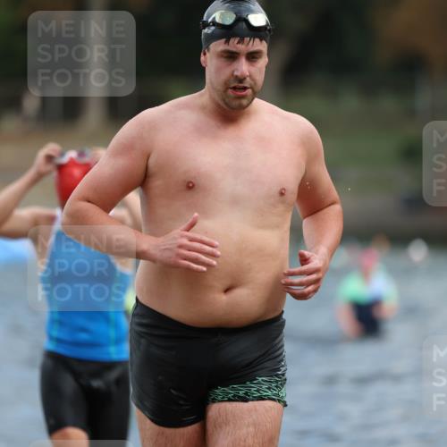 14.09.2025 - Stadtparktriathlon Michael Strokosch http://msf.ph/oto/8871437 14.09.2025 11:33:26 Schwimmen 1022, 1060, 1078, 1079, 1108 meine-sportfotos.de