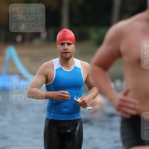 14.09.2025 - Stadtparktriathlon Michael Strokosch http://msf.ph/oto/8871438 14.09.2025 11:33:27 Schwimmen 1022, 1060, 1078, 1079, 1108 meine-sportfotos.de