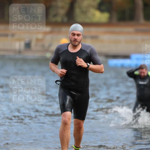 14.09.2025 - Stadtparktriathlon Michael Strokosch http://msf.ph/oto/8871444 14.09.2025 11:33:30 Schwimmen 1022, 1078, 1079, 1108 meine-sportfotos.de