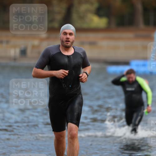 14.09.2025 - Stadtparktriathlon Michael Strokosch http://msf.ph/oto/8871446 14.09.2025 11:33:30 Schwimmen 1022, 1078, 1079, 1108 meine-sportfotos.de