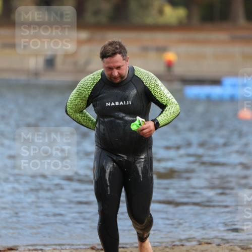 14.09.2025 - Stadtparktriathlon Michael Strokosch http://msf.ph/oto/8871458 14.09.2025 11:33:36 Schwimmen 1022, 1110 meine-sportfotos.de