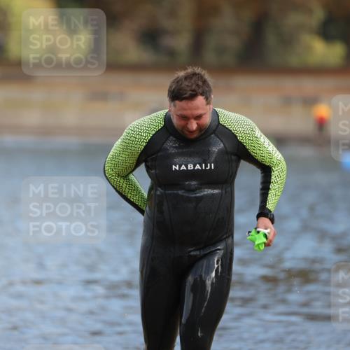 14.09.2025 - Stadtparktriathlon Michael Strokosch http://msf.ph/oto/8871461 14.09.2025 11:33:37 Schwimmen 1022, 1110 meine-sportfotos.de