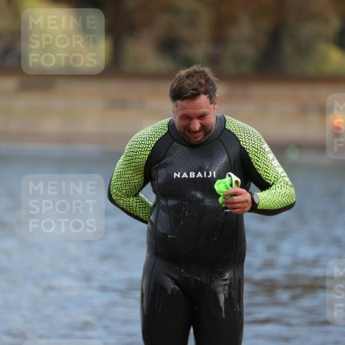 14.09.2025 - Stadtparktriathlon Michael Strokosch http://msf.ph/oto/8871463 14.09.2025 11:33:37 Schwimmen 1022, 1110 meine-sportfotos.de
