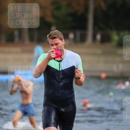 14.09.2025 - Stadtparktriathlon Michael Strokosch http://msf.ph/oto/8871473 14.09.2025 11:33:43 Schwimmen 1084, 1110 meine-sportfotos.de