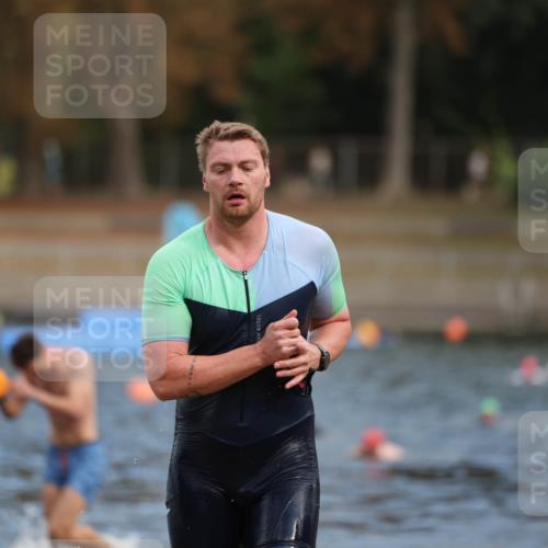 14.09.2025 - Stadtparktriathlon Michael Strokosch http://msf.ph/oto/8871474 14.09.2025 11:33:43 Schwimmen 1084, 1110 meine-sportfotos.de