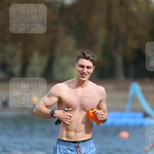 14.09.2025 - Stadtparktriathlon Michael Strokosch http://msf.ph/oto/8871484 14.09.2025 11:33:50 Schwimmen 1029, 1084 meine-sportfotos.de
