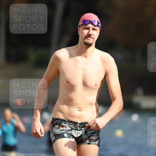14.09.2025 - Stadtparktriathlon Michael Strokosch http://msf.ph/oto/8871499 14.09.2025 11:34:00 Schwimmen 1029, 1049, 1056 meine-sportfotos.de