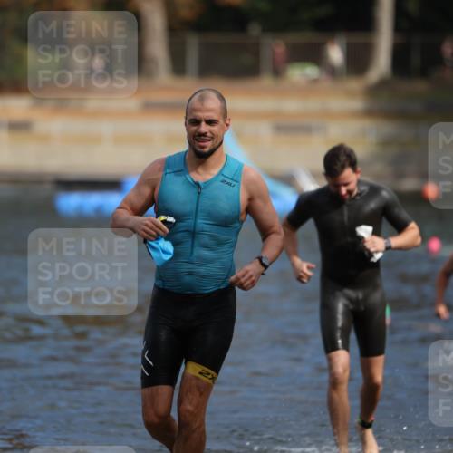 14.09.2025 - Stadtparktriathlon Michael Strokosch http://msf.ph/oto/8871508 14.09.2025 11:34:06 Schwimmen 1049, 1056, 1121 meine-sportfotos.de