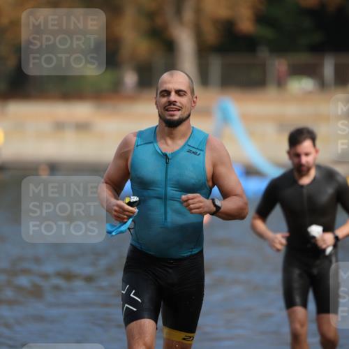 14.09.2025 - Stadtparktriathlon Michael Strokosch http://msf.ph/oto/8871511 14.09.2025 11:34:07 Schwimmen 1049, 1056, 1121 meine-sportfotos.de
