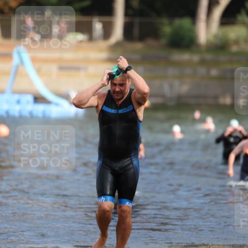 14.09.2025 - Stadtparktriathlon Michael Strokosch http://msf.ph/oto/8871526 14.09.2025 11:34:13 Schwimmen 1056, 1121 meine-sportfotos.de