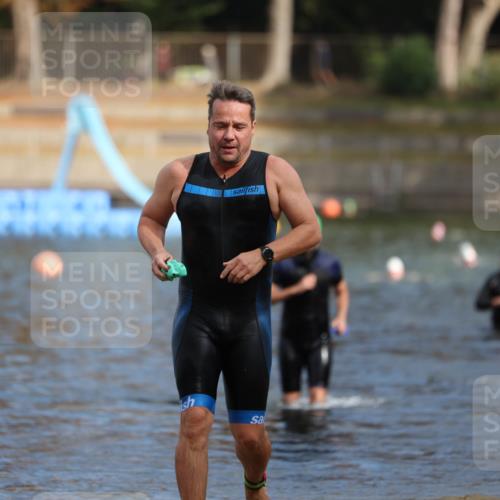 14.09.2025 - Stadtparktriathlon Michael Strokosch http://msf.ph/oto/8871531 14.09.2025 11:34:14 Schwimmen 1056, 1121 meine-sportfotos.de