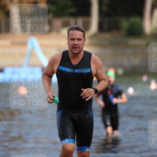 14.09.2025 - Stadtparktriathlon Michael Strokosch http://msf.ph/oto/8871536 14.09.2025 11:34:16 Schwimmen 1068, 1071, 1121 meine-sportfotos.de