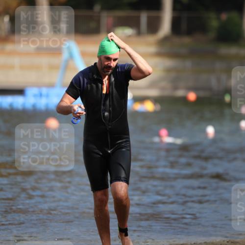 14.09.2025 - Stadtparktriathlon Michael Strokosch http://msf.ph/oto/8871551 14.09.2025 11:34:22 Schwimmen 1068, 1071 meine-sportfotos.de