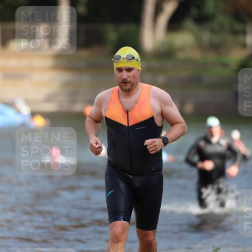 14.09.2025 - Stadtparktriathlon Michael Strokosch http://msf.ph/oto/8871558 14.09.2025 11:34:26 Schwimmen 1068, 1071, 1094 meine-sportfotos.de