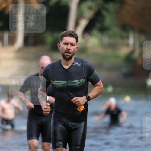 14.09.2025 - Stadtparktriathlon Michael Strokosch http://msf.ph/oto/8871624 14.09.2025 11:35:03 Schwimmen 1050, 1055, 1085, 1089 meine-sportfotos.de