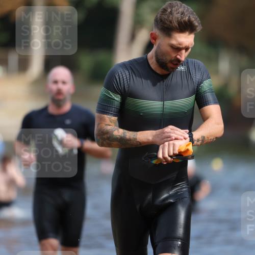 14.09.2025 - Stadtparktriathlon Michael Strokosch http://msf.ph/oto/8871630 14.09.2025 11:35:04 Schwimmen 1050, 1055, 1081, 1085, 1089 meine-sportfotos.de