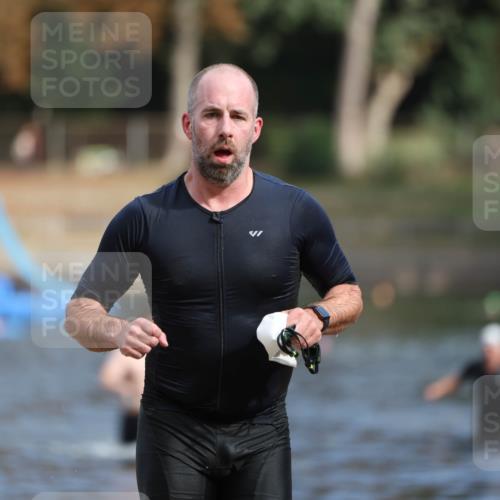 14.09.2025 - Stadtparktriathlon Michael Strokosch http://msf.ph/oto/8871635 14.09.2025 11:35:06 Schwimmen 1050, 1081, 1089 meine-sportfotos.de