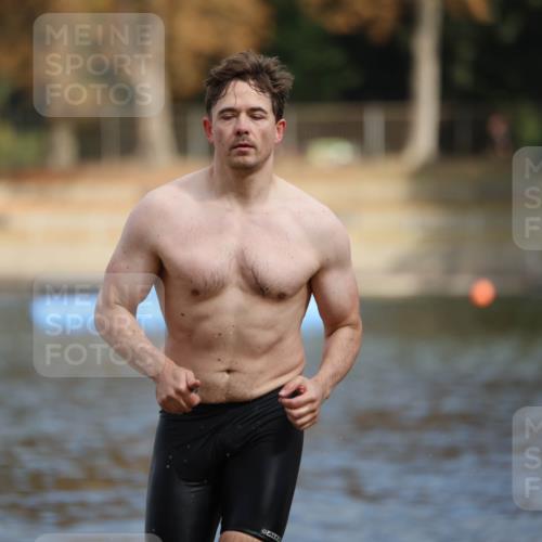 14.09.2025 - Stadtparktriathlon Michael Strokosch http://msf.ph/oto/8871650 14.09.2025 11:35:17 Schwimmen 1057, 1081 meine-sportfotos.de