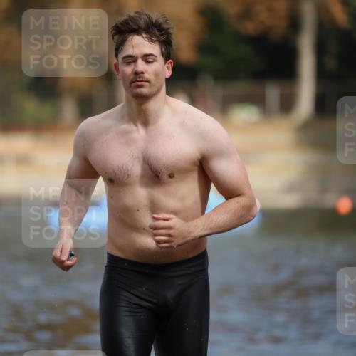 14.09.2025 - Stadtparktriathlon Michael Strokosch http://msf.ph/oto/8871651 14.09.2025 11:35:17 Schwimmen 1057, 1081 meine-sportfotos.de