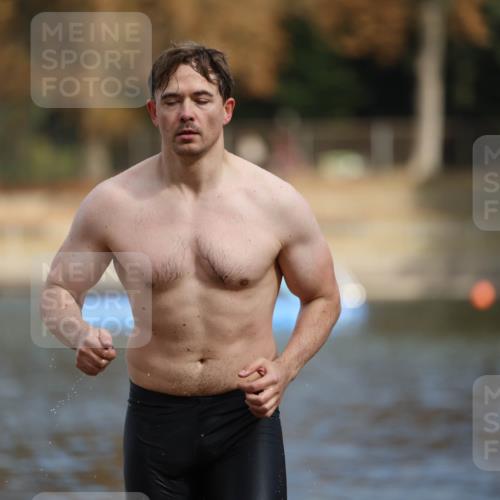 14.09.2025 - Stadtparktriathlon Michael Strokosch http://msf.ph/oto/8871653 14.09.2025 11:35:17 Schwimmen 1057, 1081 meine-sportfotos.de