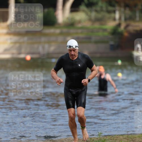 14.09.2025 - Stadtparktriathlon Michael Strokosch http://msf.ph/oto/8871654 14.09.2025 11:35:18 Schwimmen 1057, 1081 meine-sportfotos.de