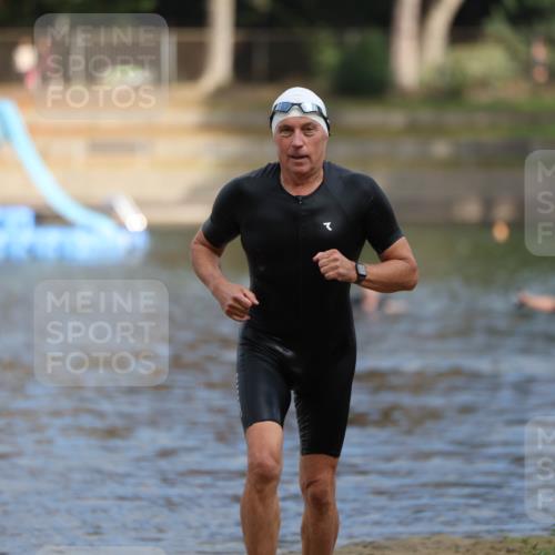 14.09.2025 - Stadtparktriathlon Michael Strokosch http://msf.ph/oto/8871656 14.09.2025 11:35:20 Schwimmen 1057, 1081 meine-sportfotos.de