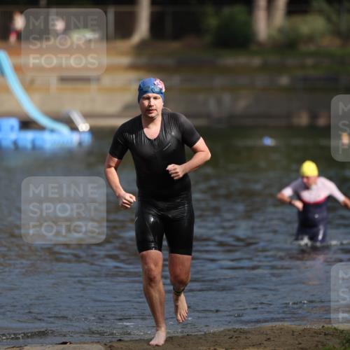14.09.2025 - Stadtparktriathlon Michael Strokosch http://msf.ph/oto/8871687 14.09.2025 11:35:49 Schwimmen 1059, 1061 meine-sportfotos.de