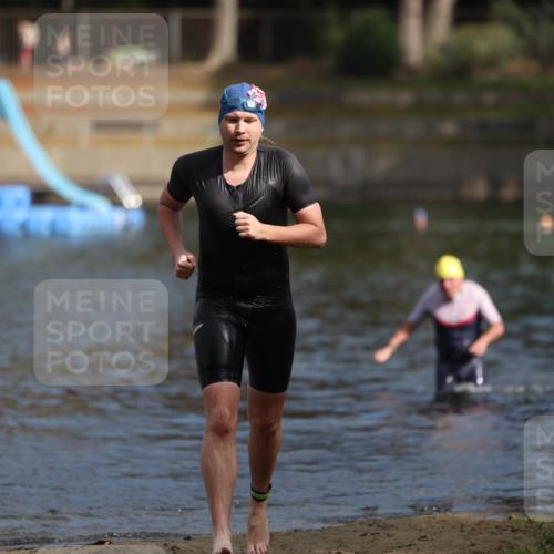 14.09.2025 - Stadtparktriathlon Michael Strokosch http://msf.ph/oto/8871690 14.09.2025 11:35:50 Schwimmen 1059, 1061 meine-sportfotos.de