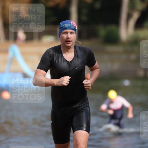14.09.2025 - Stadtparktriathlon Michael Strokosch http://msf.ph/oto/8871698 14.09.2025 11:35:51 Schwimmen 1059, 1061 meine-sportfotos.de