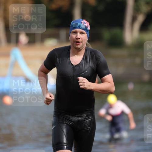 14.09.2025 - Stadtparktriathlon Michael Strokosch http://msf.ph/oto/8871699 14.09.2025 11:35:52 Schwimmen 1059, 1061 meine-sportfotos.de