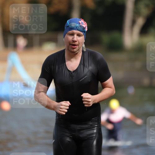 14.09.2025 - Stadtparktriathlon Michael Strokosch http://msf.ph/oto/8871701 14.09.2025 11:35:52 Schwimmen 1059, 1061 meine-sportfotos.de