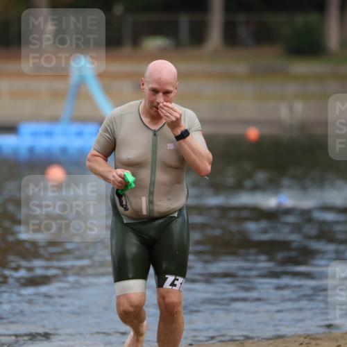 14.09.2025 - Stadtparktriathlon Michael Strokosch http://msf.ph/oto/8871726 14.09.2025 11:37:05 Schwimmen 1075 meine-sportfotos.de