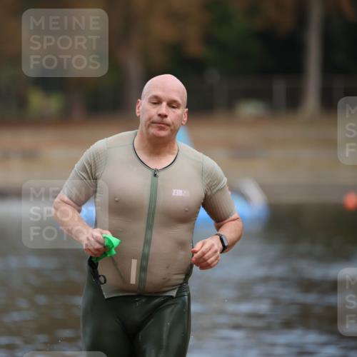 14.09.2025 - Stadtparktriathlon Michael Strokosch http://msf.ph/oto/8871736 14.09.2025 11:37:07 Schwimmen 1075 meine-sportfotos.de