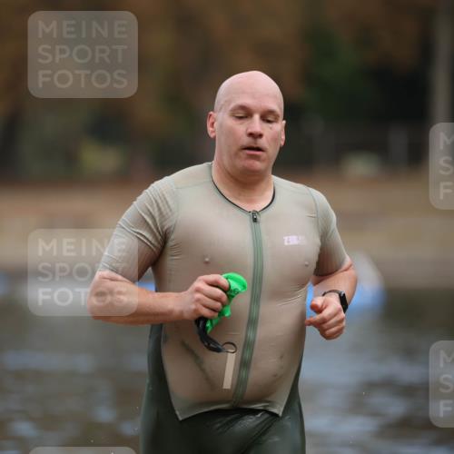 14.09.2025 - Stadtparktriathlon Michael Strokosch http://msf.ph/oto/8871741 14.09.2025 11:37:07 Schwimmen 1075 meine-sportfotos.de