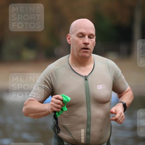 14.09.2025 - Stadtparktriathlon Michael Strokosch http://msf.ph/oto/8871744 14.09.2025 11:37:08 Schwimmen 1075 meine-sportfotos.de