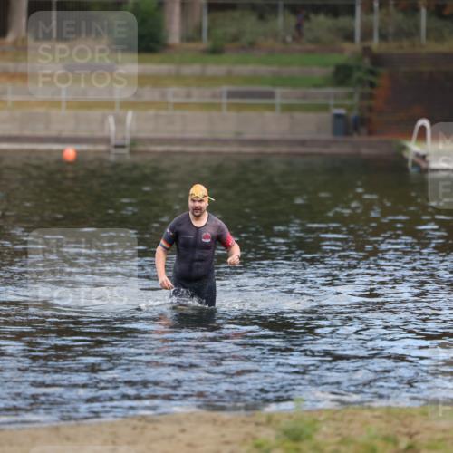 14.09.2025 - Stadtparktriathlon Michael Strokosch http://msf.ph/oto/8871773 14.09.2025 11:37:36 Schwimmen 1119 meine-sportfotos.de