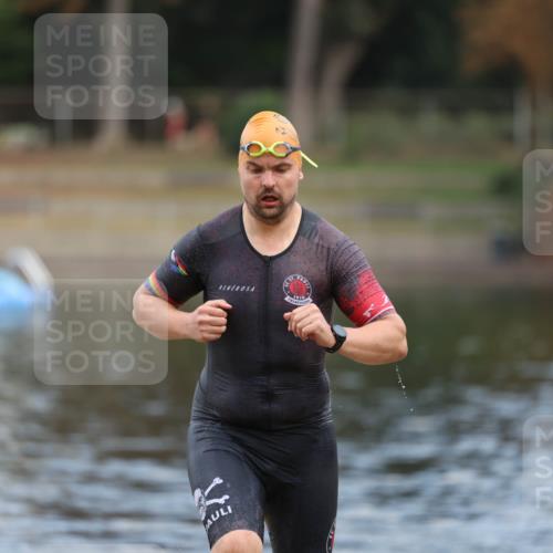 14.09.2025 - Stadtparktriathlon Michael Strokosch http://msf.ph/oto/8871783 14.09.2025 11:37:49 Schwimmen 1096 meine-sportfotos.de
