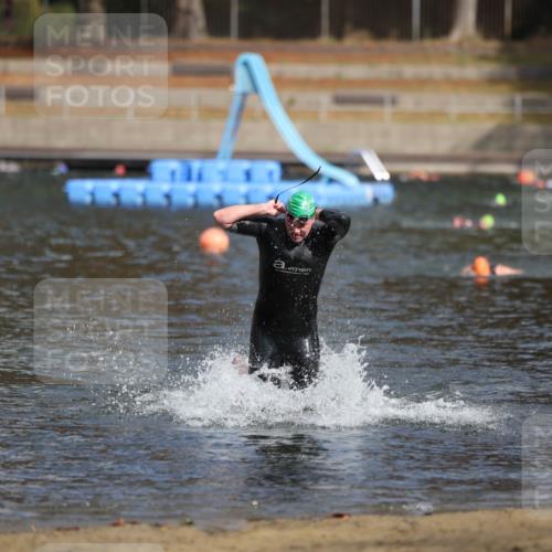 14.09.2025 - Stadtparktriathlon Michael Strokosch http://msf.ph/oto/8871889 14.09.2025 11:49:15 Schwimmen 1178 meine-sportfotos.de