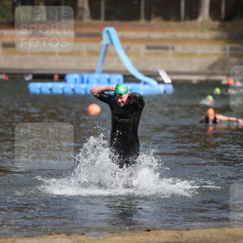 14.09.2025 - Stadtparktriathlon Michael Strokosch http://msf.ph/oto/8871890 14.09.2025 11:49:15 Schwimmen 1178 meine-sportfotos.de