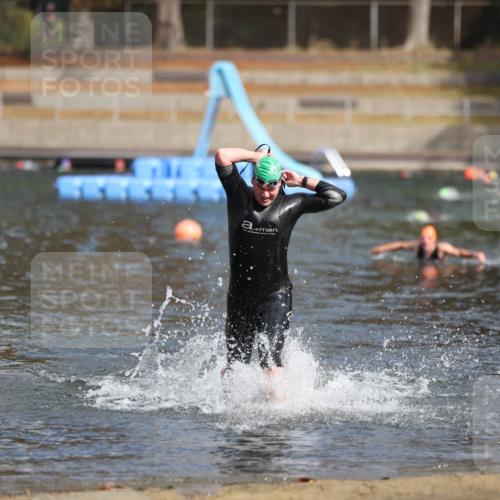 14.09.2025 - Stadtparktriathlon Michael Strokosch http://msf.ph/oto/8871892 14.09.2025 11:49:16 Schwimmen 1178 meine-sportfotos.de